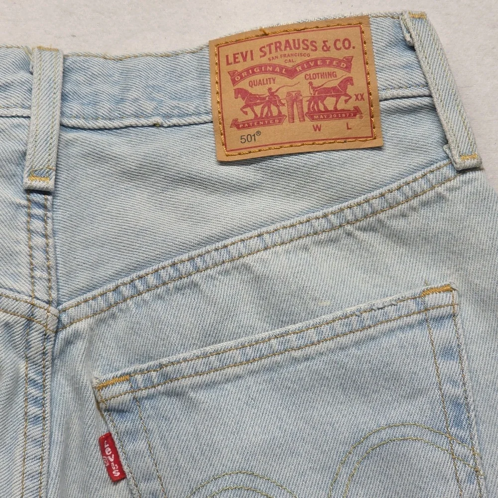Levi's 501 Buttonfly Men's Denim Light Wash Jean Shorts Size 26 (26X6)